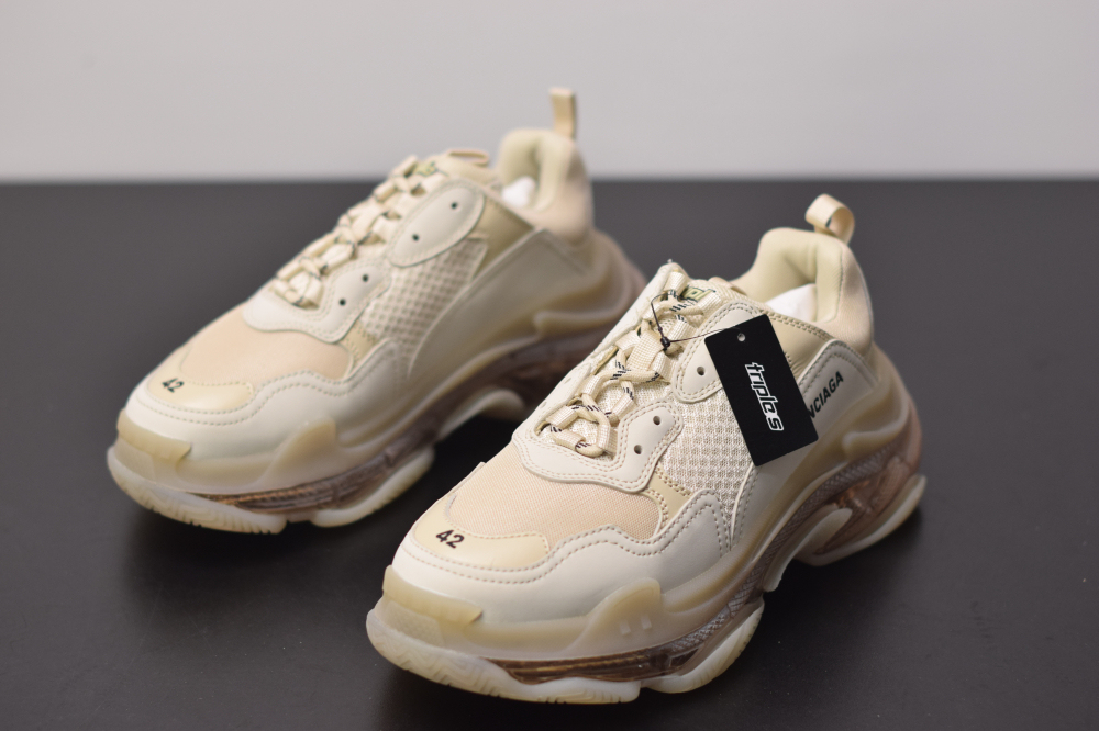 Bal**ci*ga Triple S   ECBA800616H