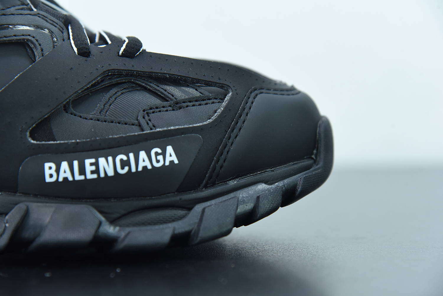 Bal**ci*ga Wmns Track Hike 