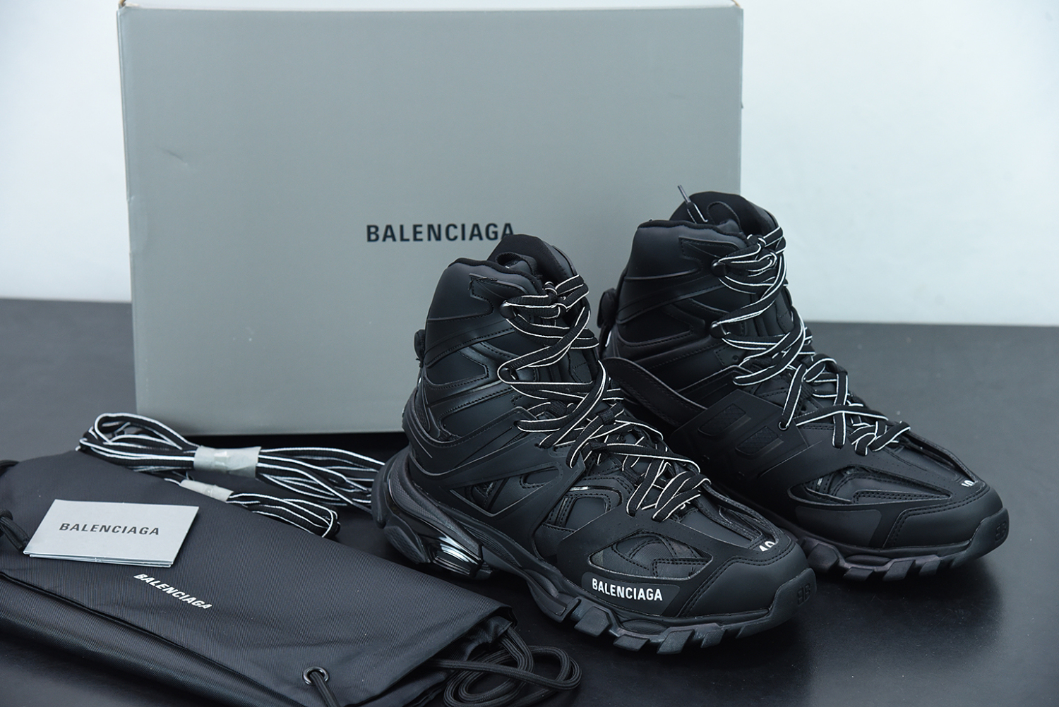 Bal**ci*ga Wmns Track Hike 