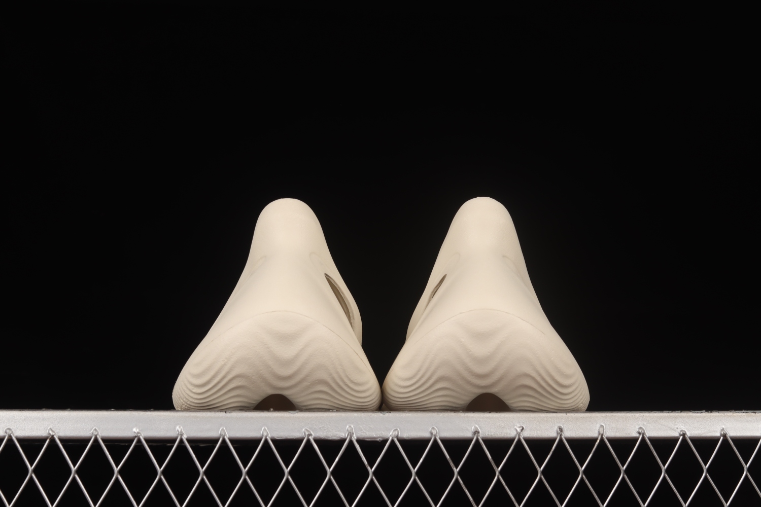 adidas Yeezy Foam RNNR Sand FY4567