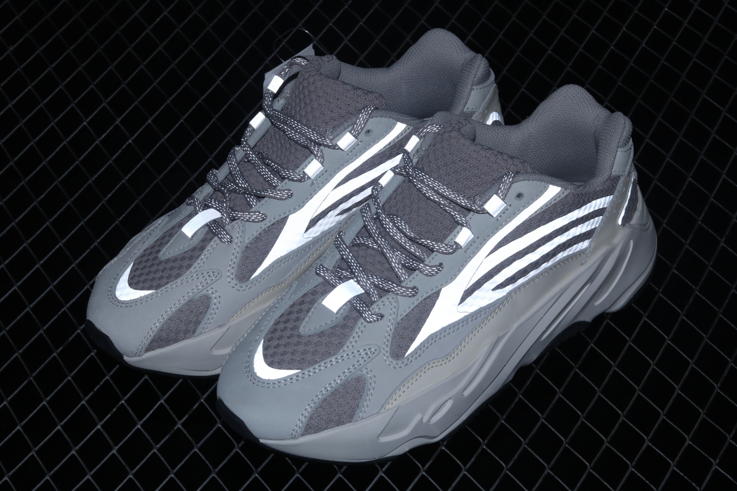 adidas Yeezy Boost 700 V2 Static (2018/2022)  EF2829