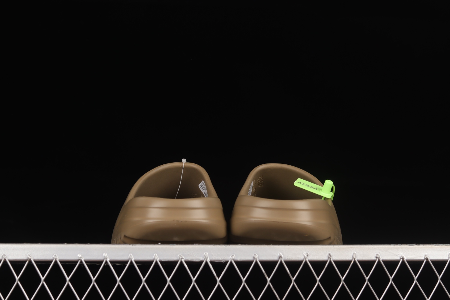 adidas Yeezy Slide Earth Brown  FV8425