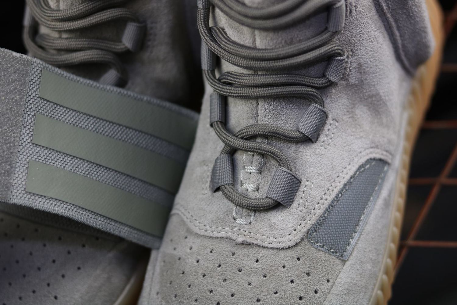 adidas Yeezy Boost 750 Light Grey Glow In the Dark BB1840