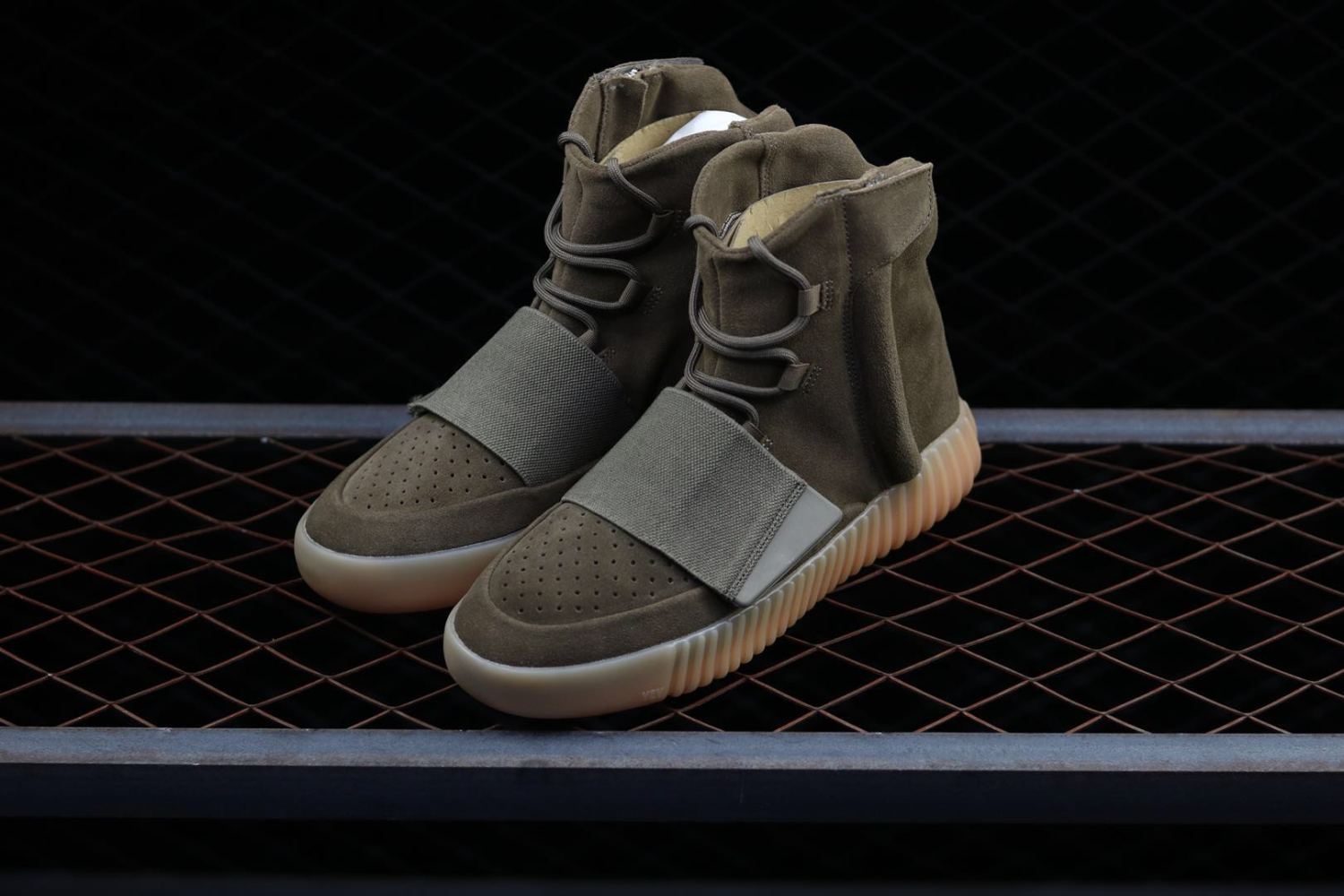 adidas Yeezy Boost 750 Light Brown Gum (Chocolate) BY2456