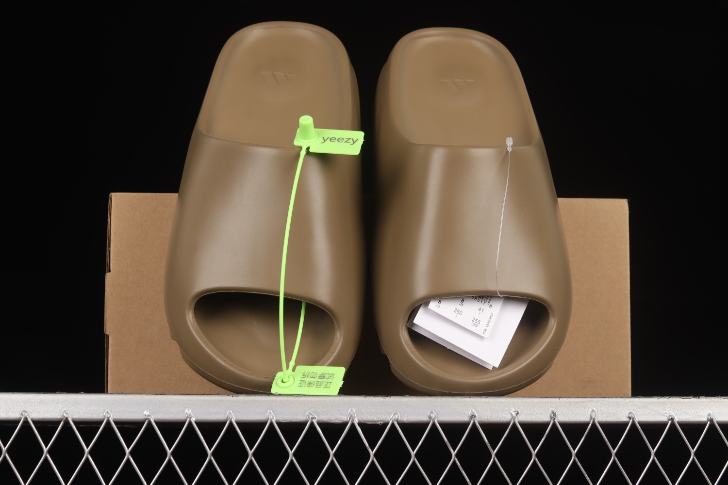 adidas Yeezy Slide Earth Brown  FV8425