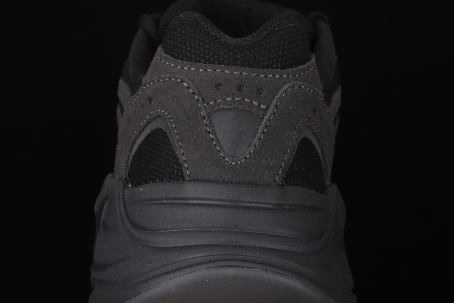 adidas Yeezy Boost 700 V2 Vanta FU6684