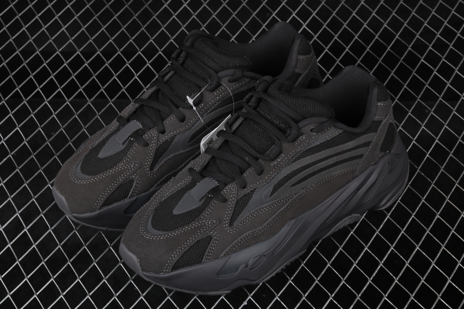 adidas Yeezy Boost 700 V2 Vanta FU6684