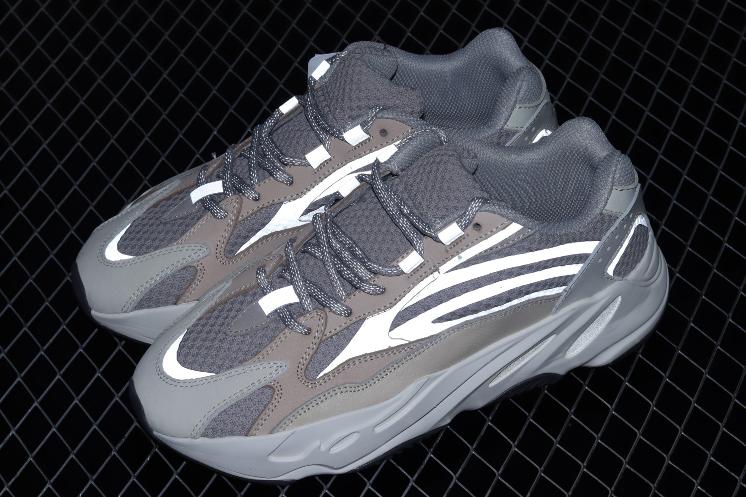 adidas Yeezy Boost 700 V2 Cream GY7924