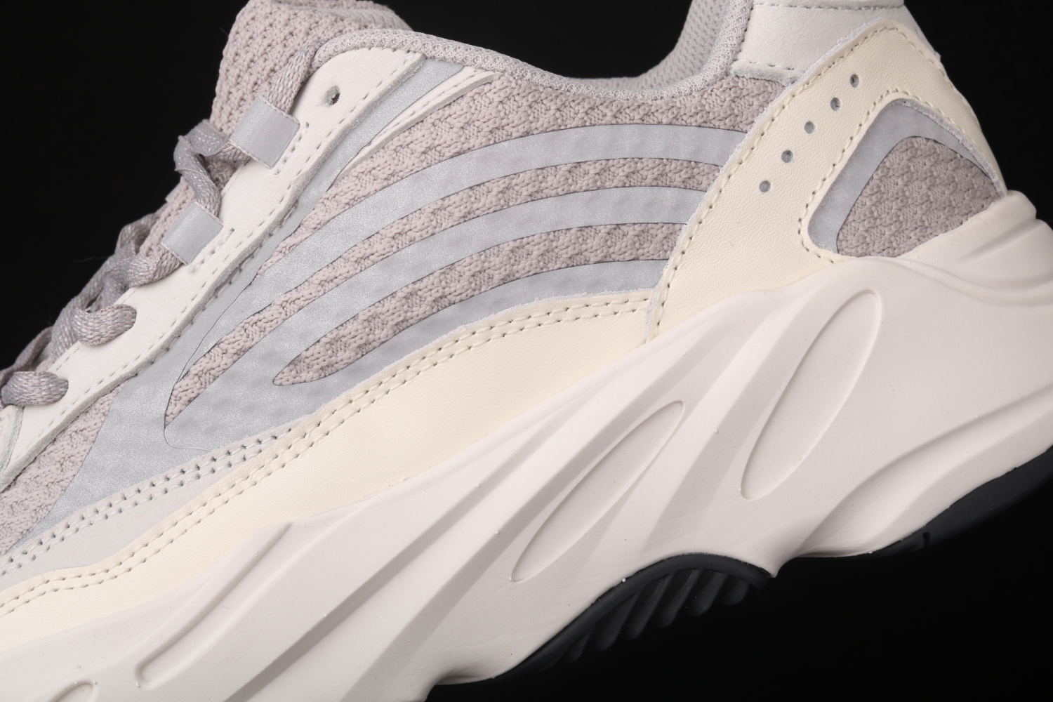 adidas Yeezy Boost 700 V2 Static (2018/2022)  EF2829