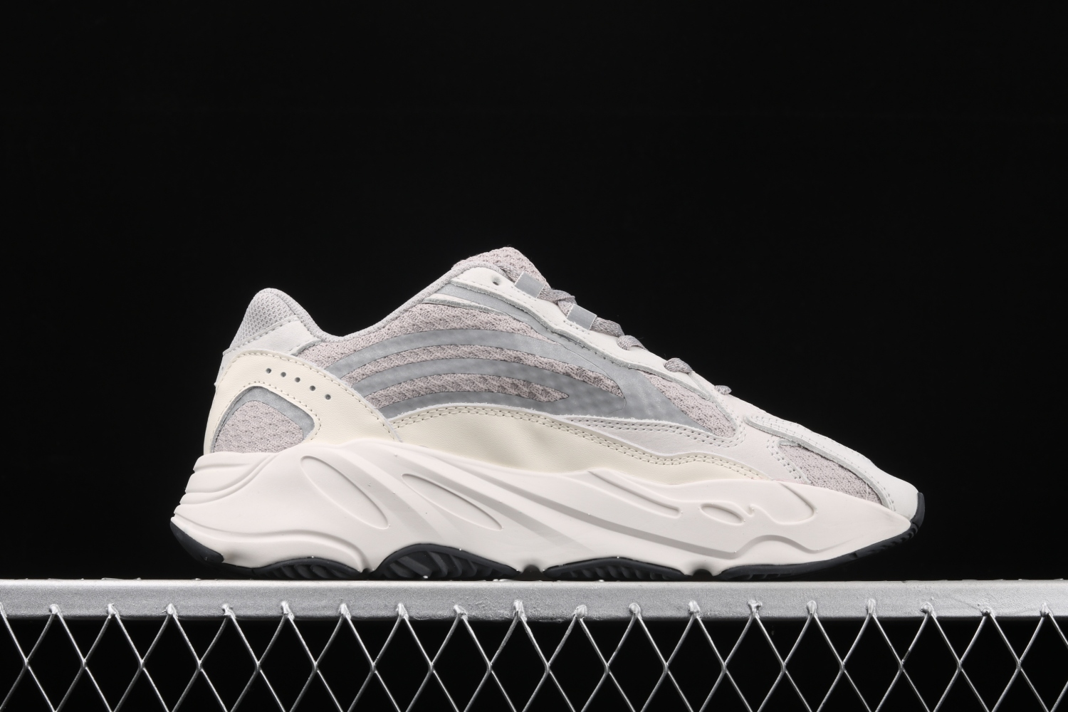 adidas Yeezy Boost 700 V2 Static (2018/2022)  EF2829