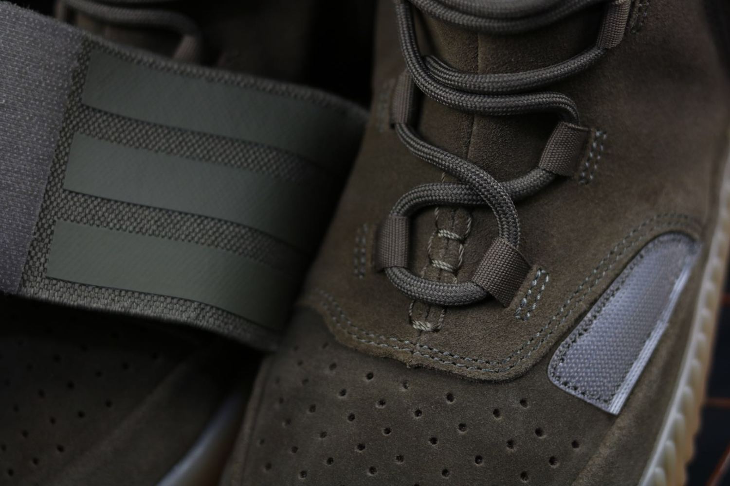 adidas Yeezy Boost 750 Light Brown Gum (Chocolate) BY2456