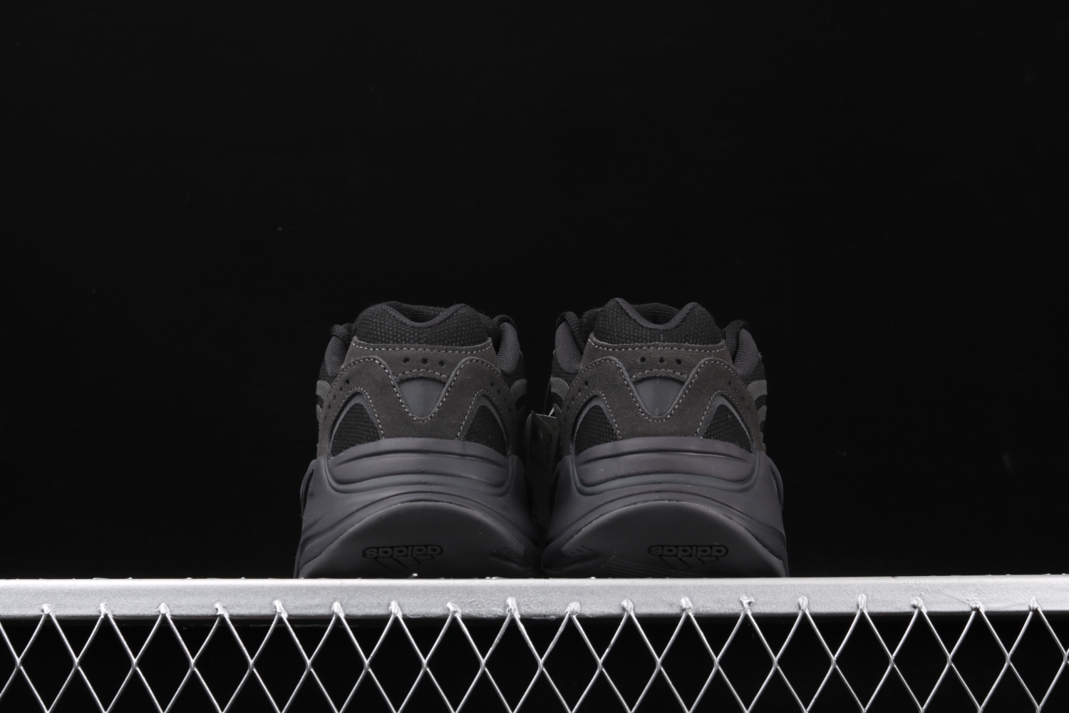 adidas Yeezy Boost 700 V2 Vanta FU6684