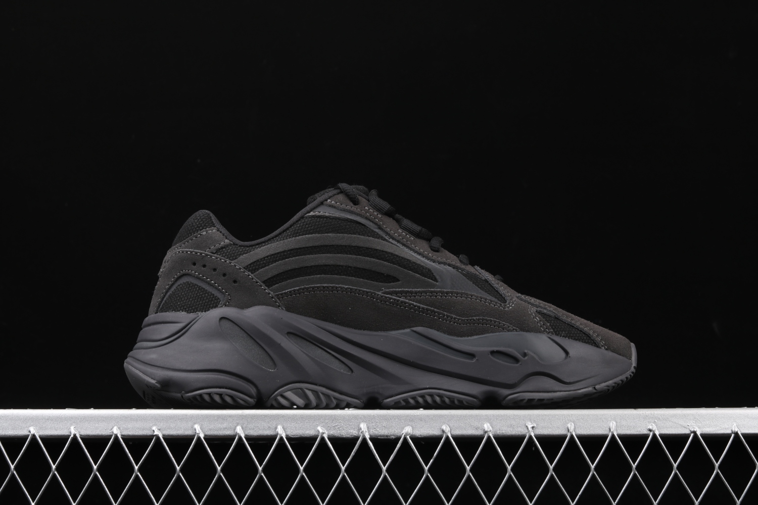 adidas Yeezy Boost 700 V2 Vanta FU6684