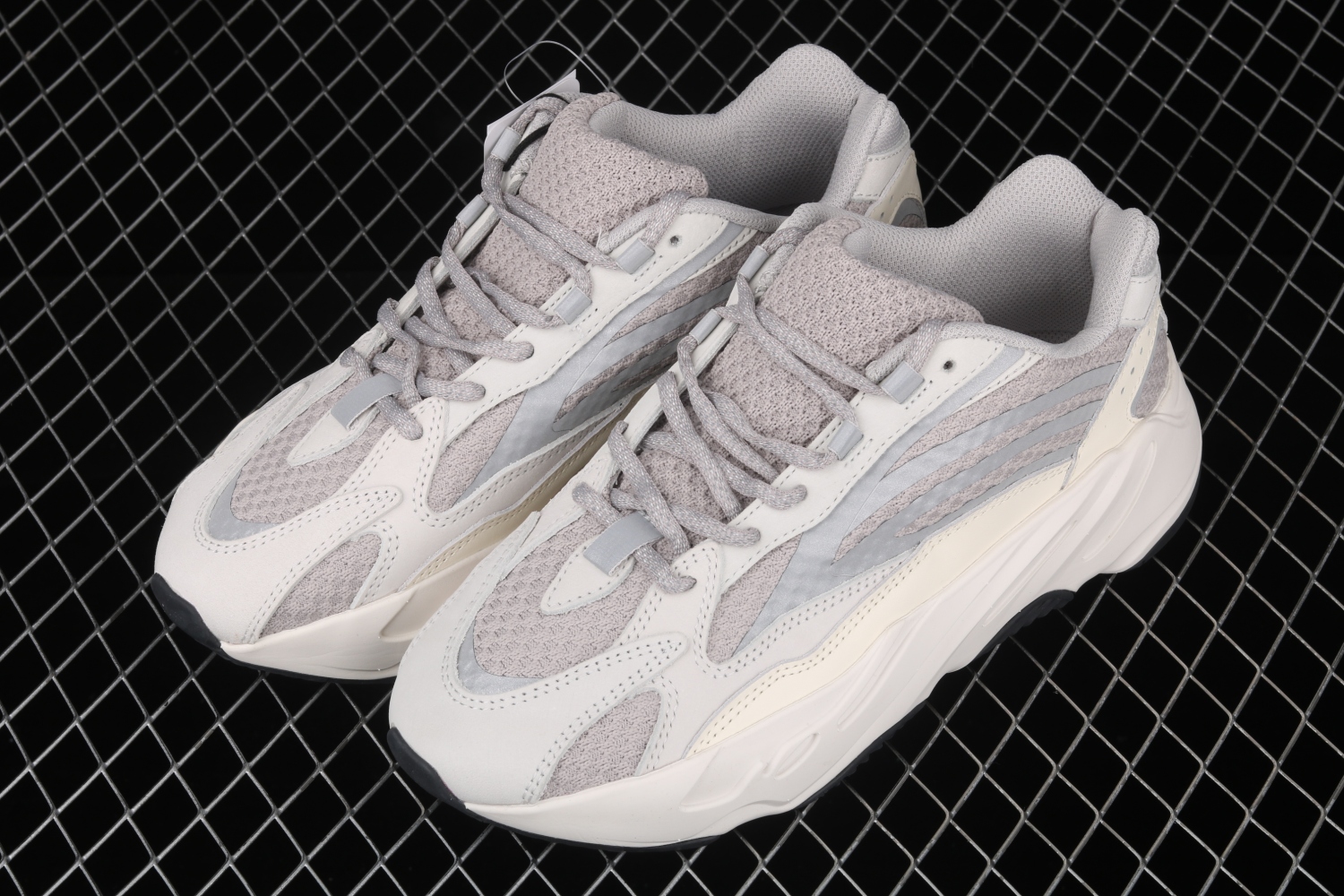 adidas Yeezy Boost 700 V2 Static (2018/2022)  EF2829