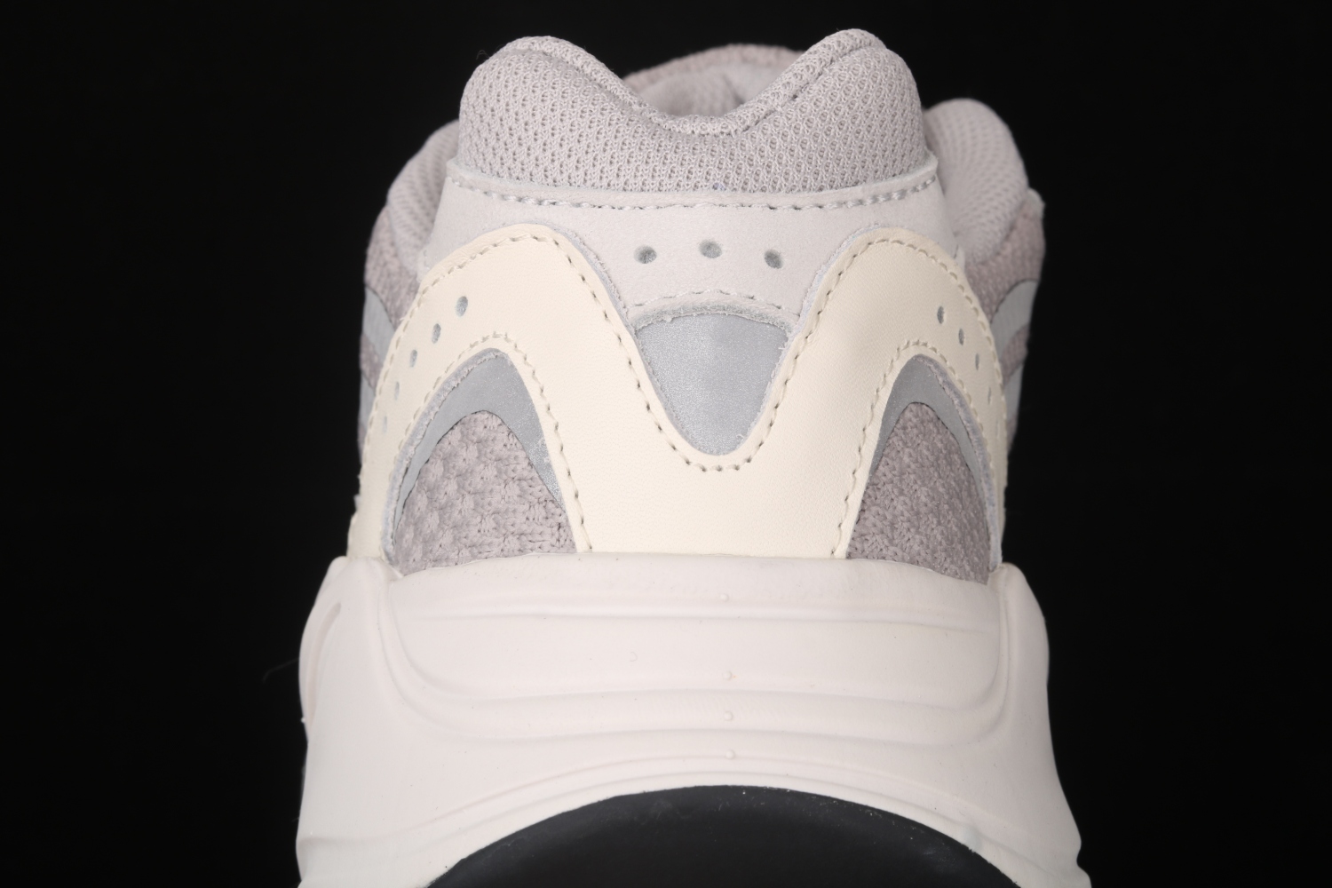adidas Yeezy Boost 700 V2 Static (2018/2022)  EF2829