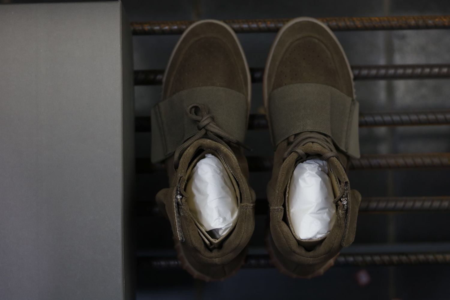 adidas Yeezy Boost 750 Light Brown Gum (Chocolate) BY2456