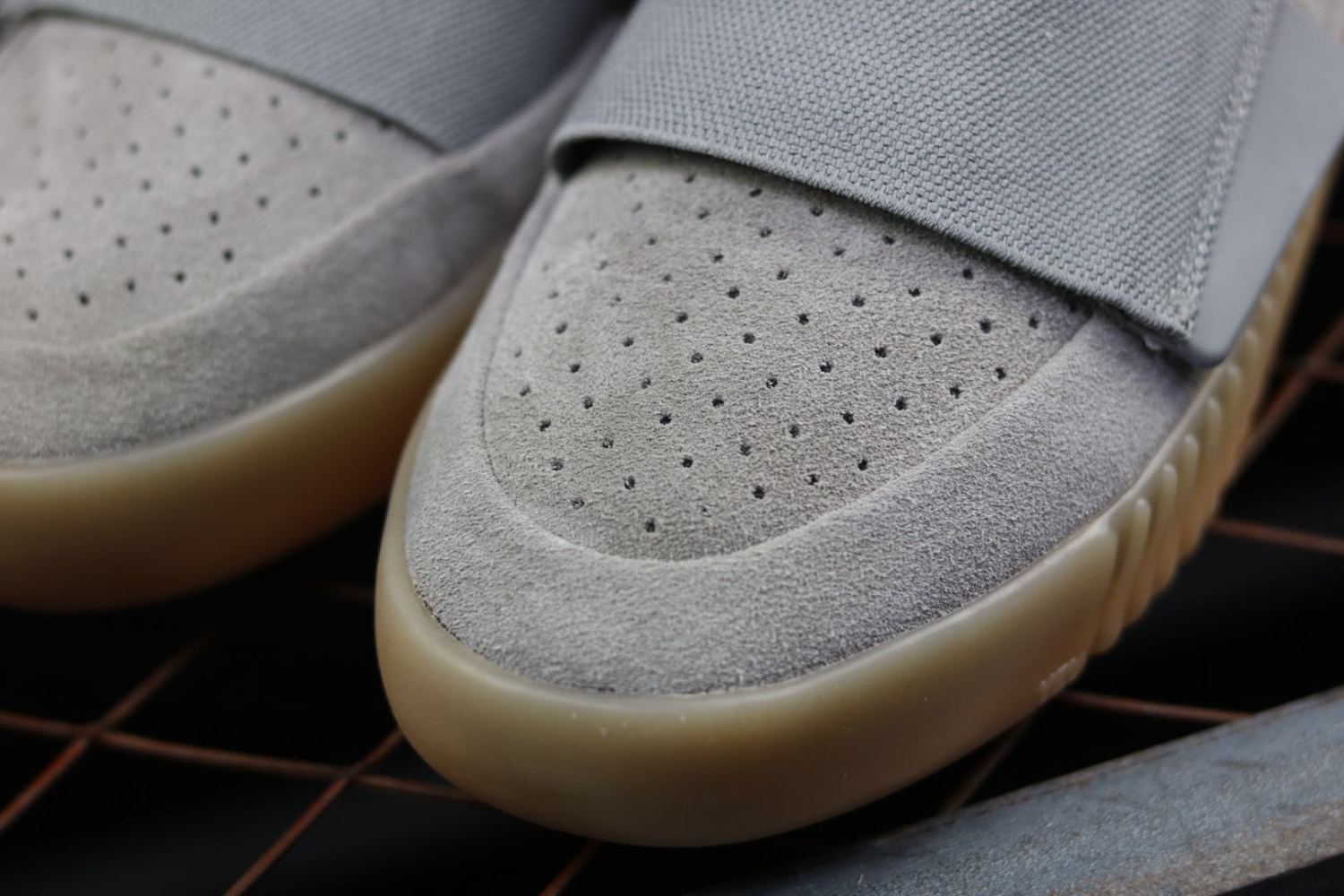 adidas Yeezy Boost 750 Light Grey Glow In the Dark BB1840