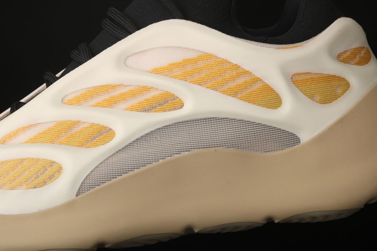 adidas Yeezy 700 V3 Safflower G54853