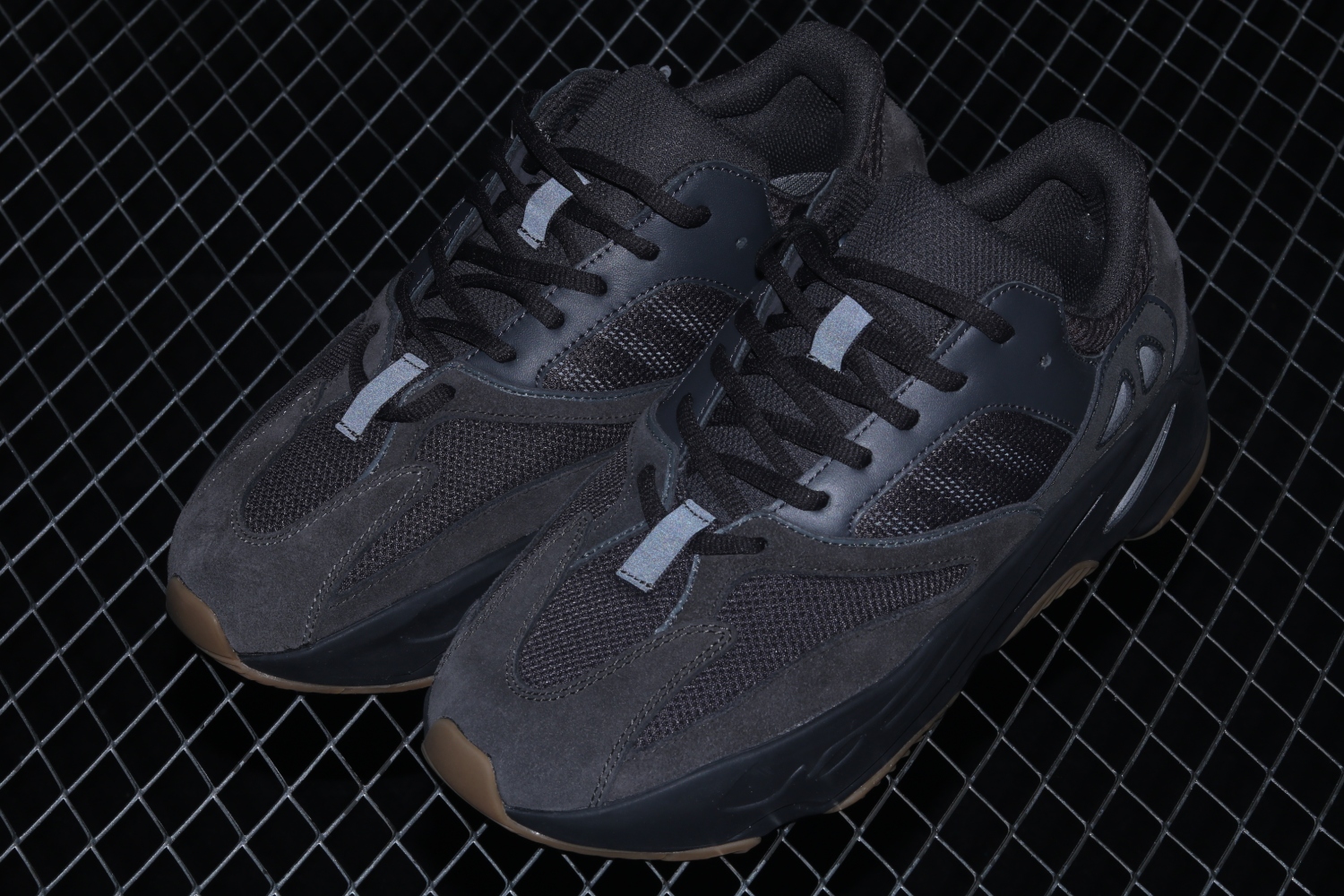 adidas Yeezy Boost 700 Utility Black FV5304