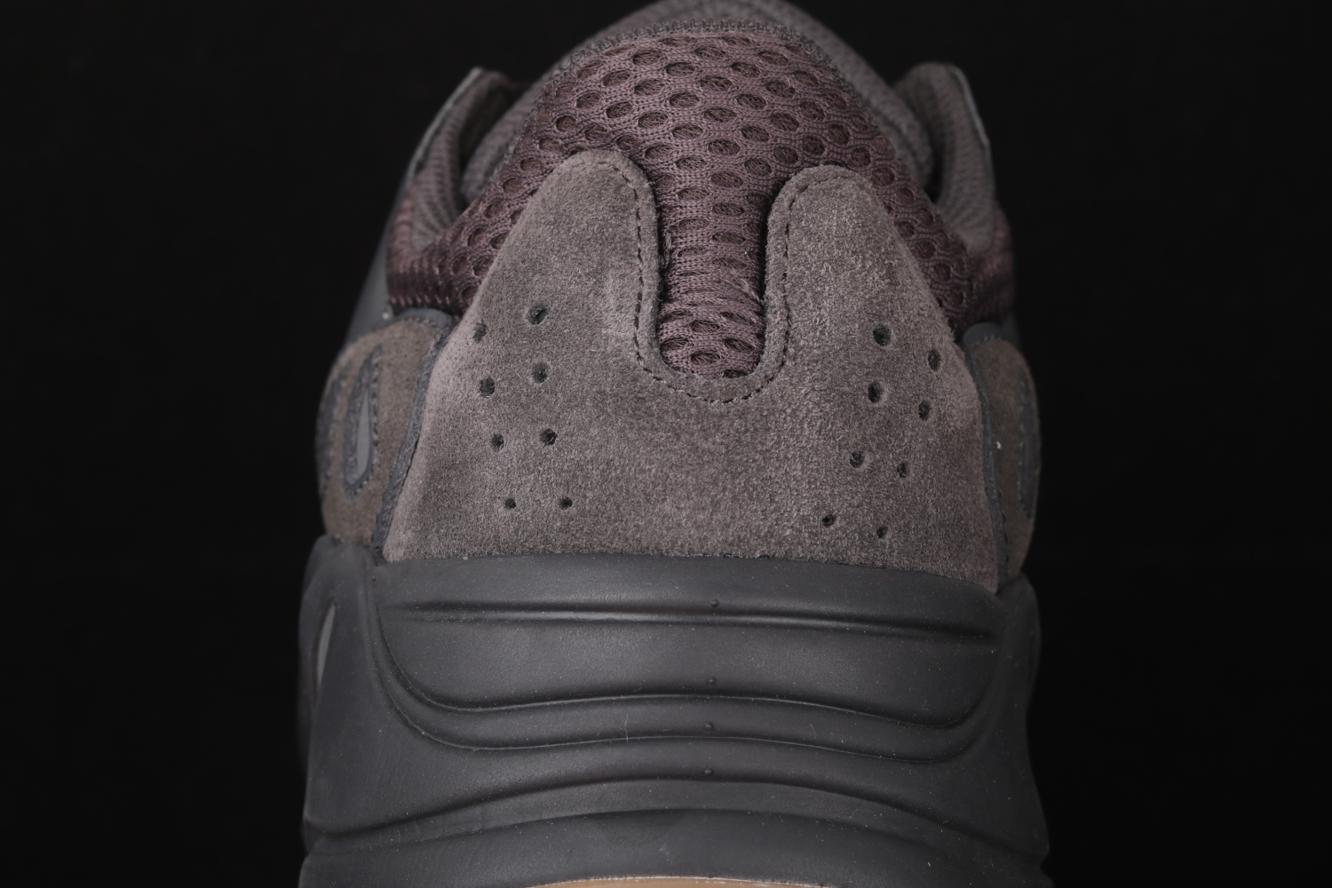 adidas Yeezy Boost 700 Utility Black FV5304