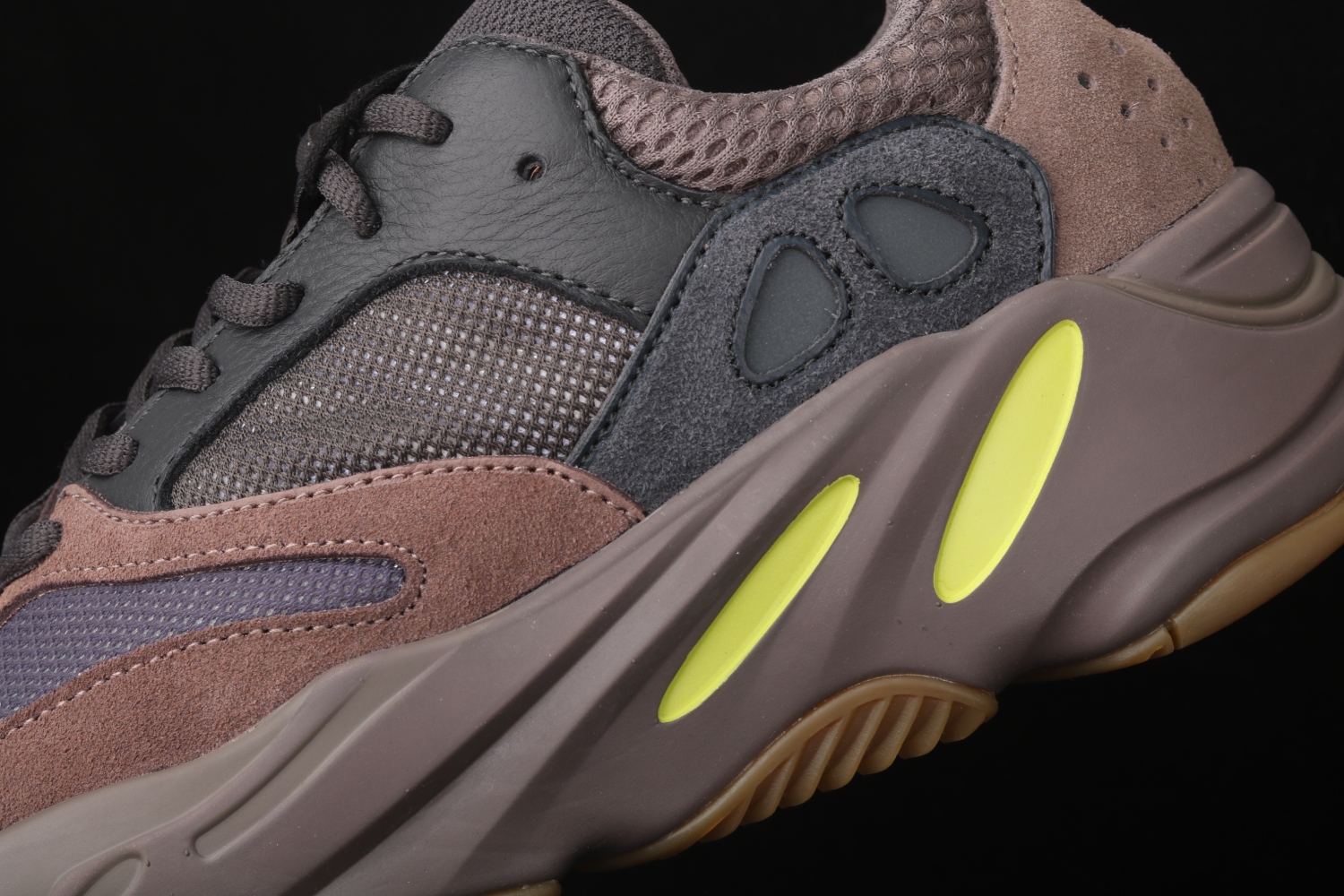 adidas Yeezy Boost 700 Mauve EE9614