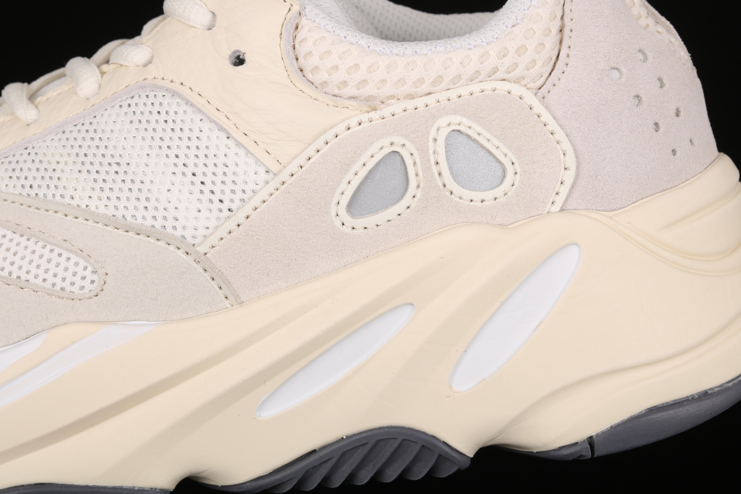 adidas Yeezy Boost 700 Analog EG7596