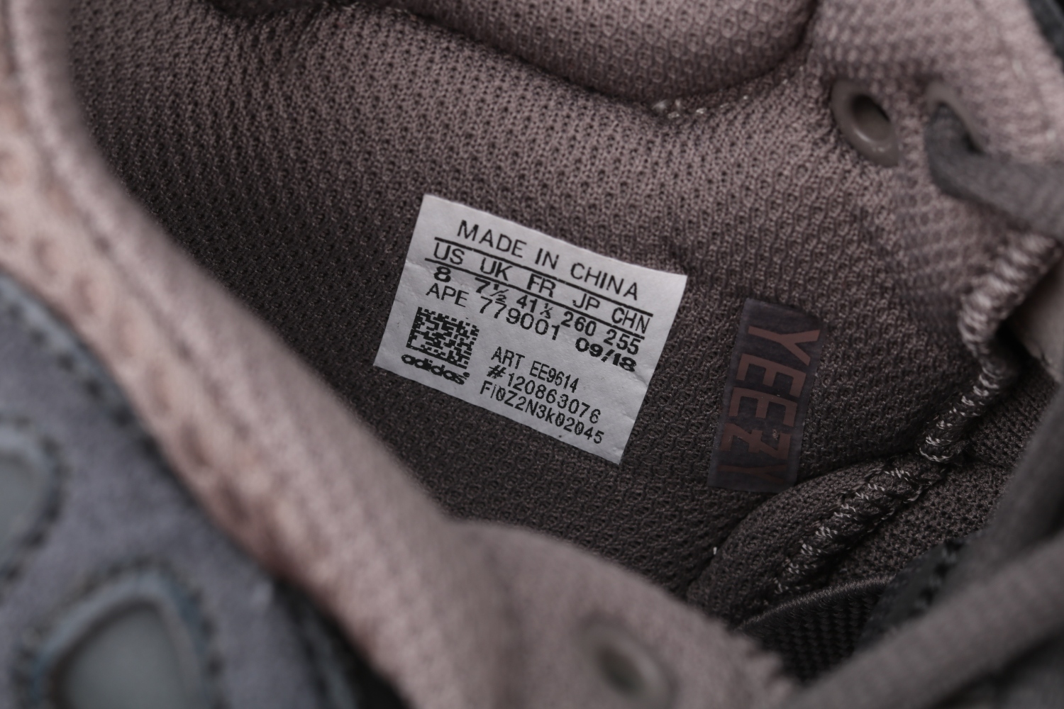 adidas Yeezy Boost 700 Mauve EE9614