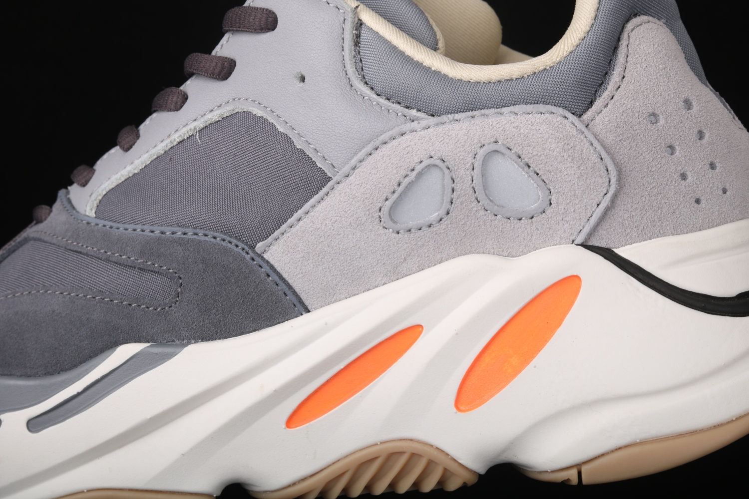 adidas Yeezy Boost 700 Magnet FV9922