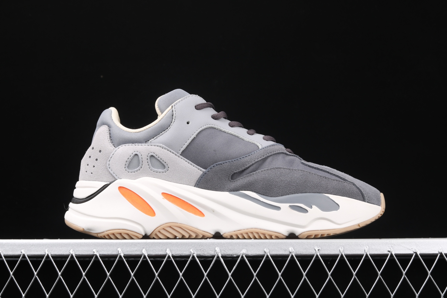 adidas Yeezy Boost 700 Magnet FV9922