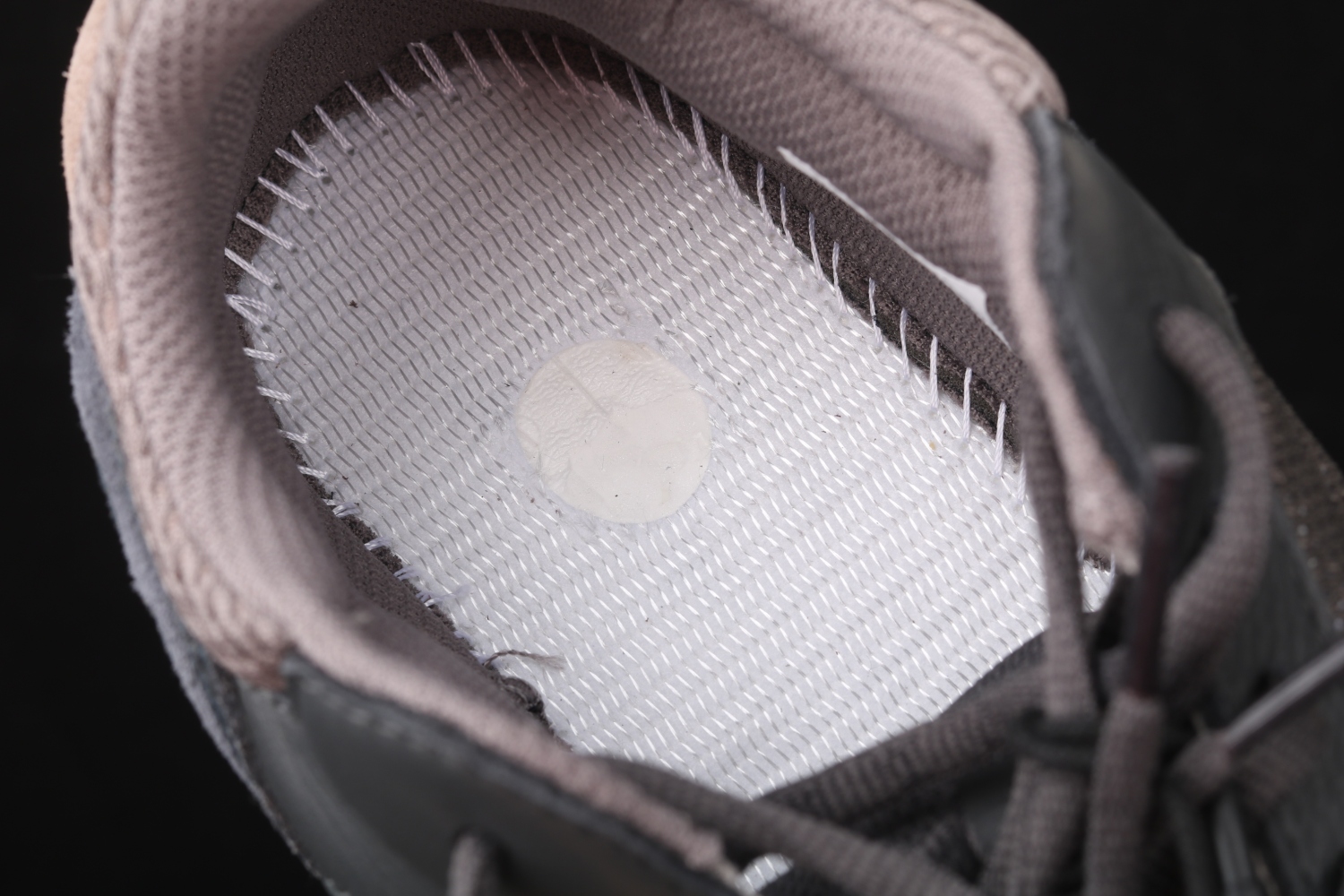 adidas Yeezy Boost 700 Mauve EE9614