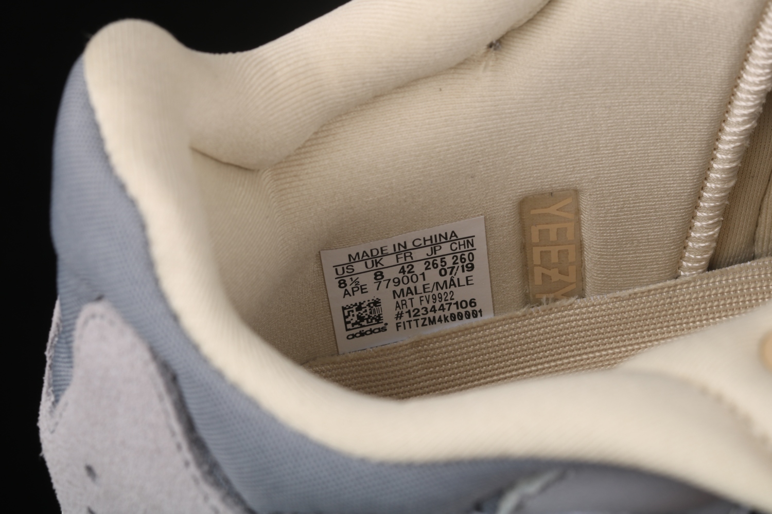 adidas Yeezy Boost 700 Magnet FV9922