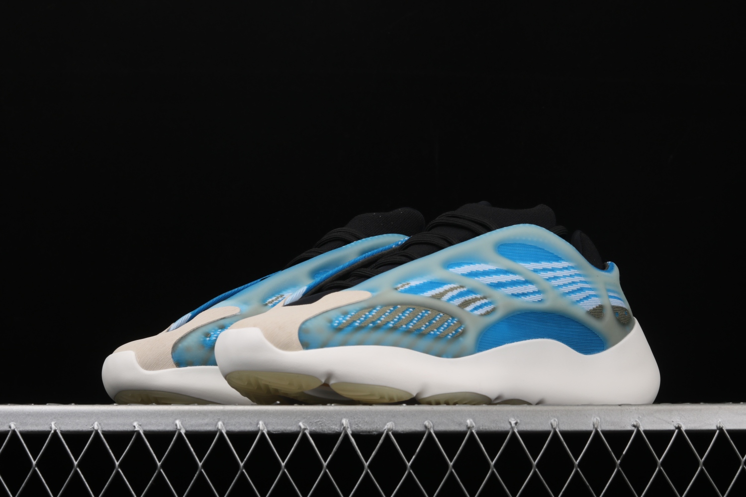 adidas Yeezy 700 V3 Arzareth G54850