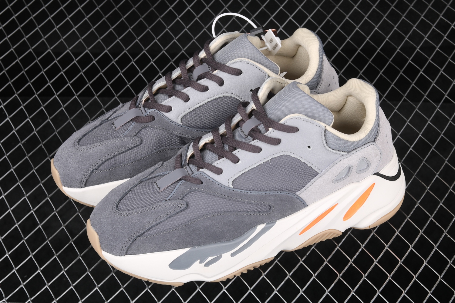 adidas Yeezy Boost 700 Magnet FV9922