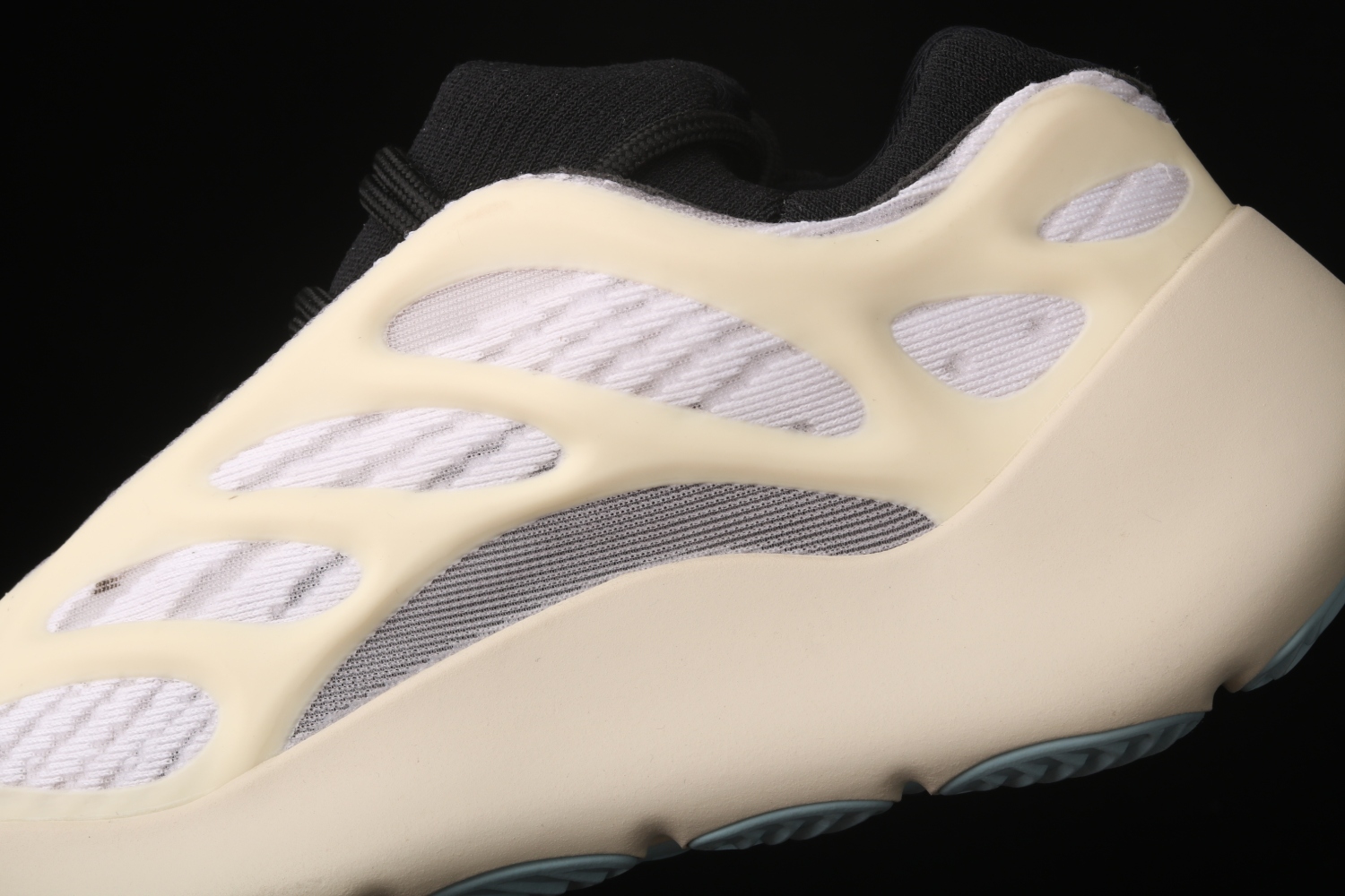 adidas Yeezy 700 V3 Azael FW4980