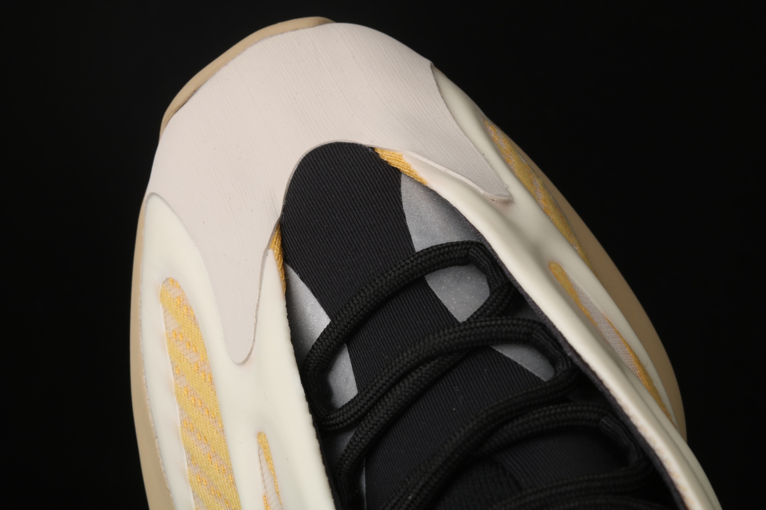 adidas Yeezy 700 V3 Safflower G54853