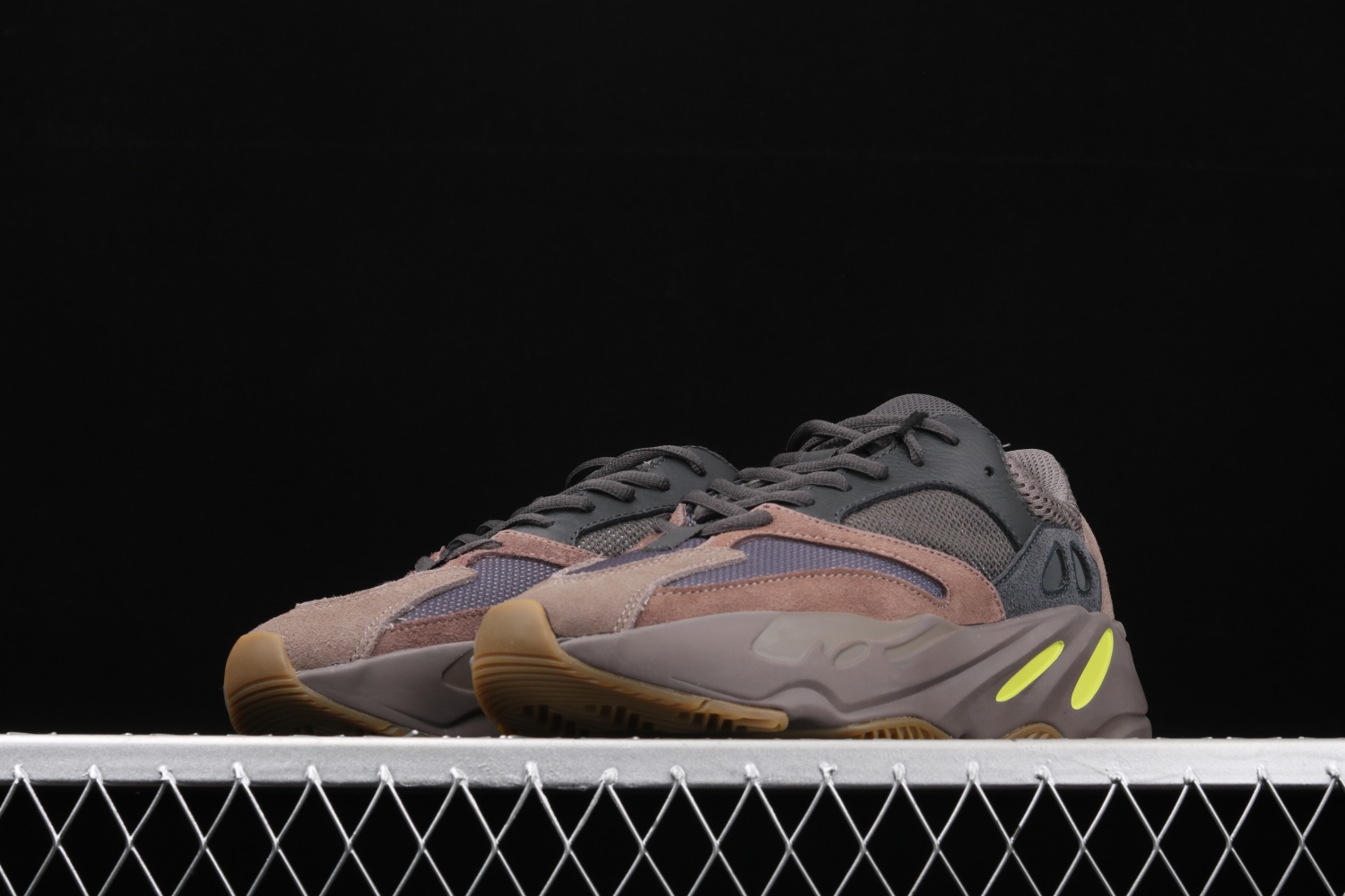 adidas Yeezy Boost 700 Mauve EE9614