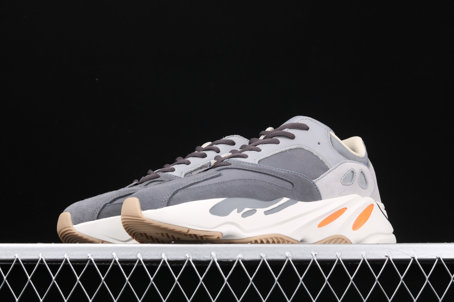 adidas Yeezy Boost 700 Magnet FV9922