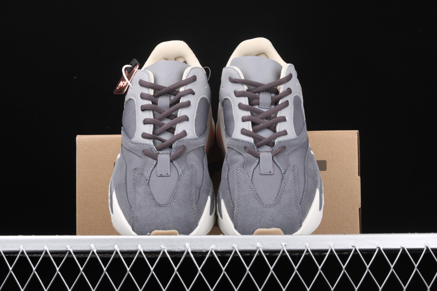 adidas Yeezy Boost 700 Magnet FV9922