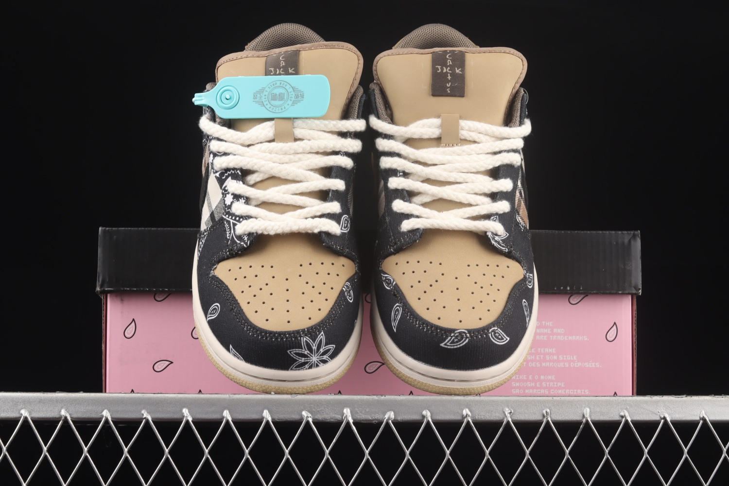 Nike SB Dunk Low Travis Scott CT5053-001