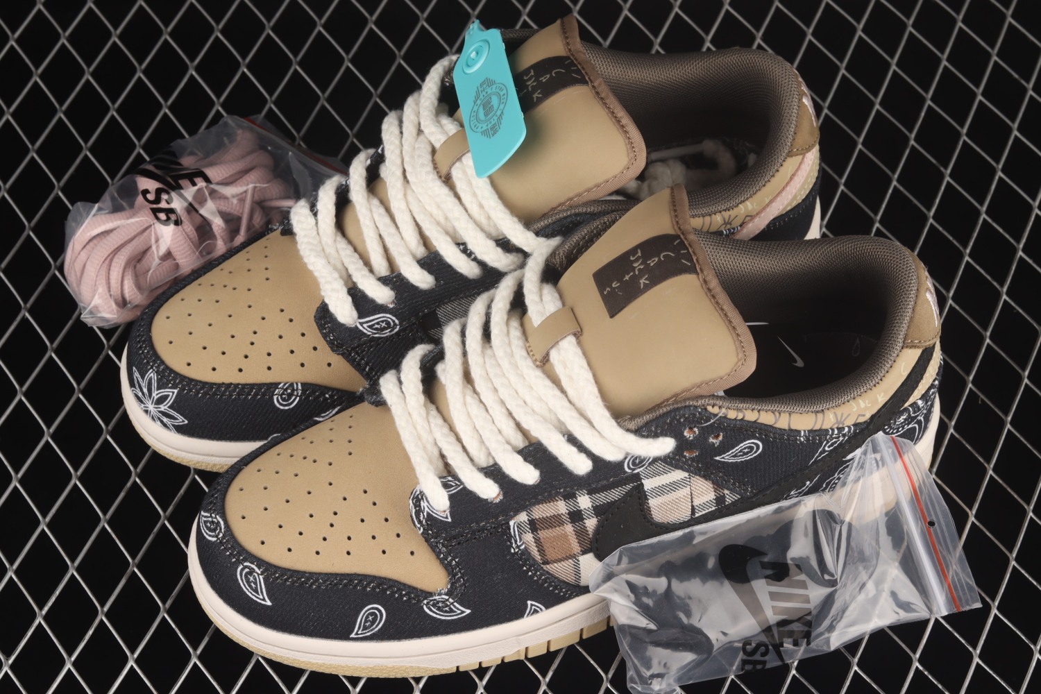 Nike SB Dunk Low Travis Scott CT5053-001