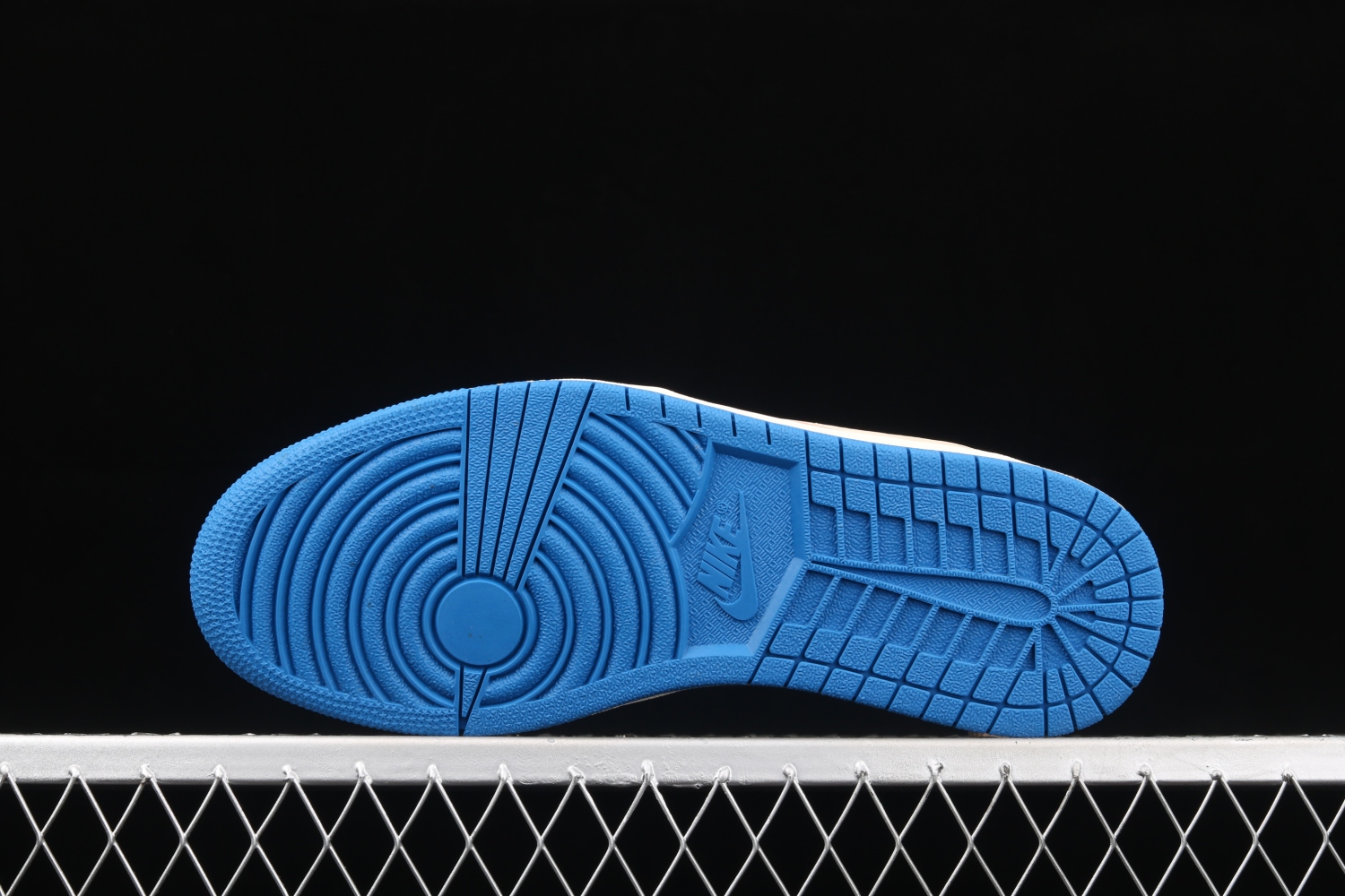Jordan 1 Low Fragment x Travis Scott DM7866-140