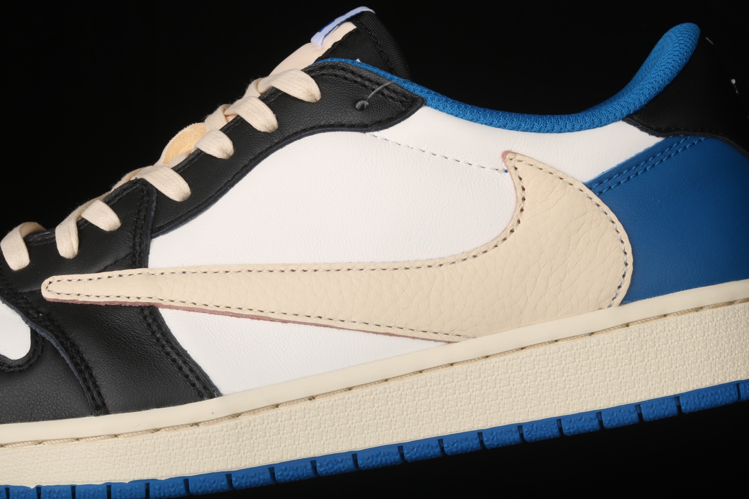 Jordan 1 Low Fragment x Travis Scott DM7866-140