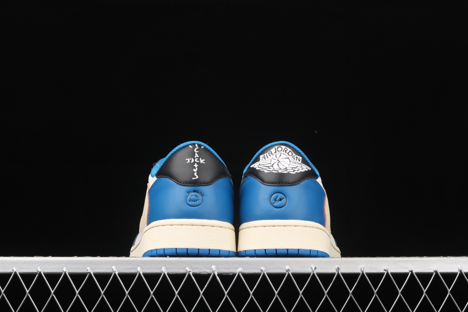 Jordan 1 Low Fragment x Travis Scott DM7866-140