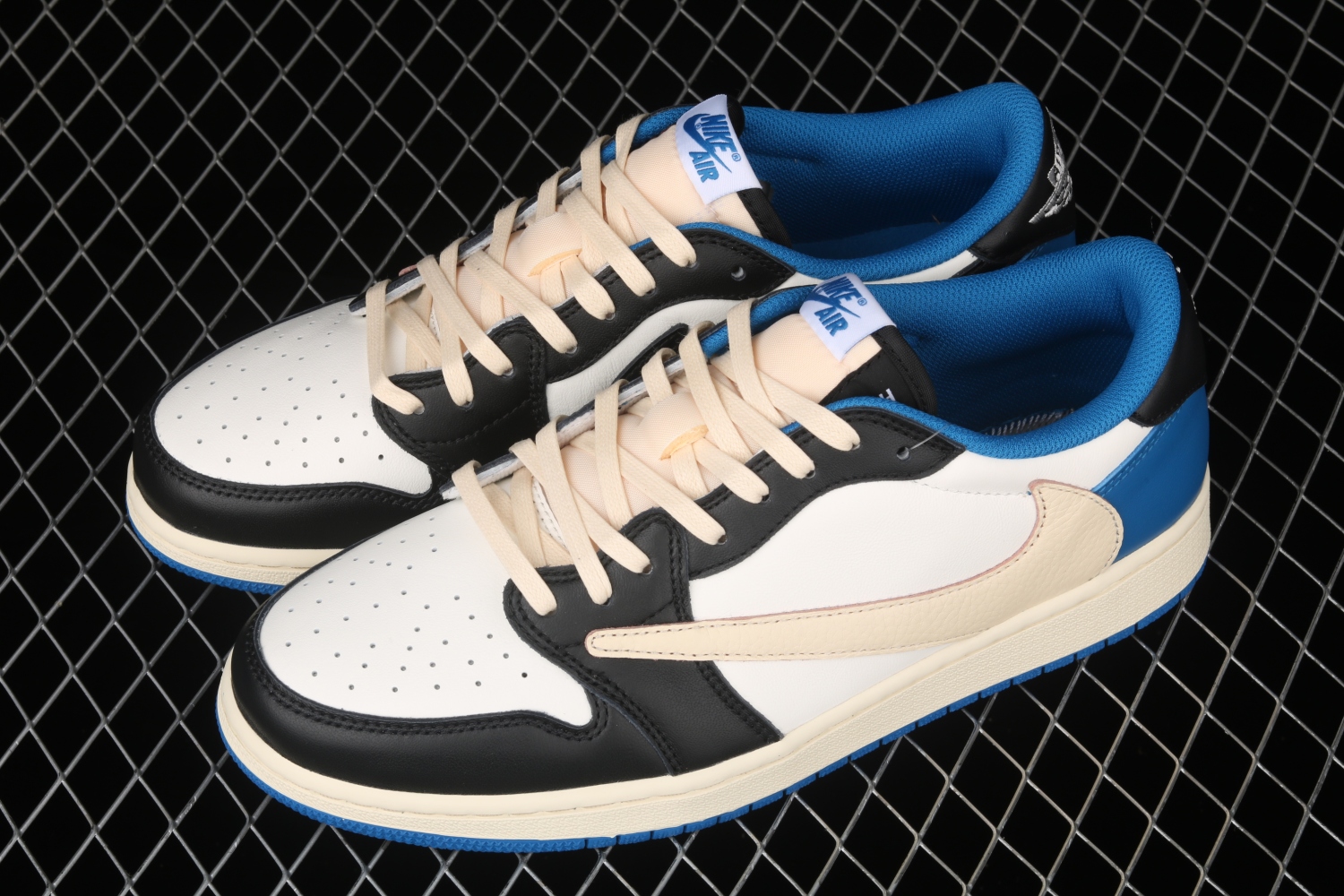Jordan 1 Low Fragment x Travis Scott DM7866-140