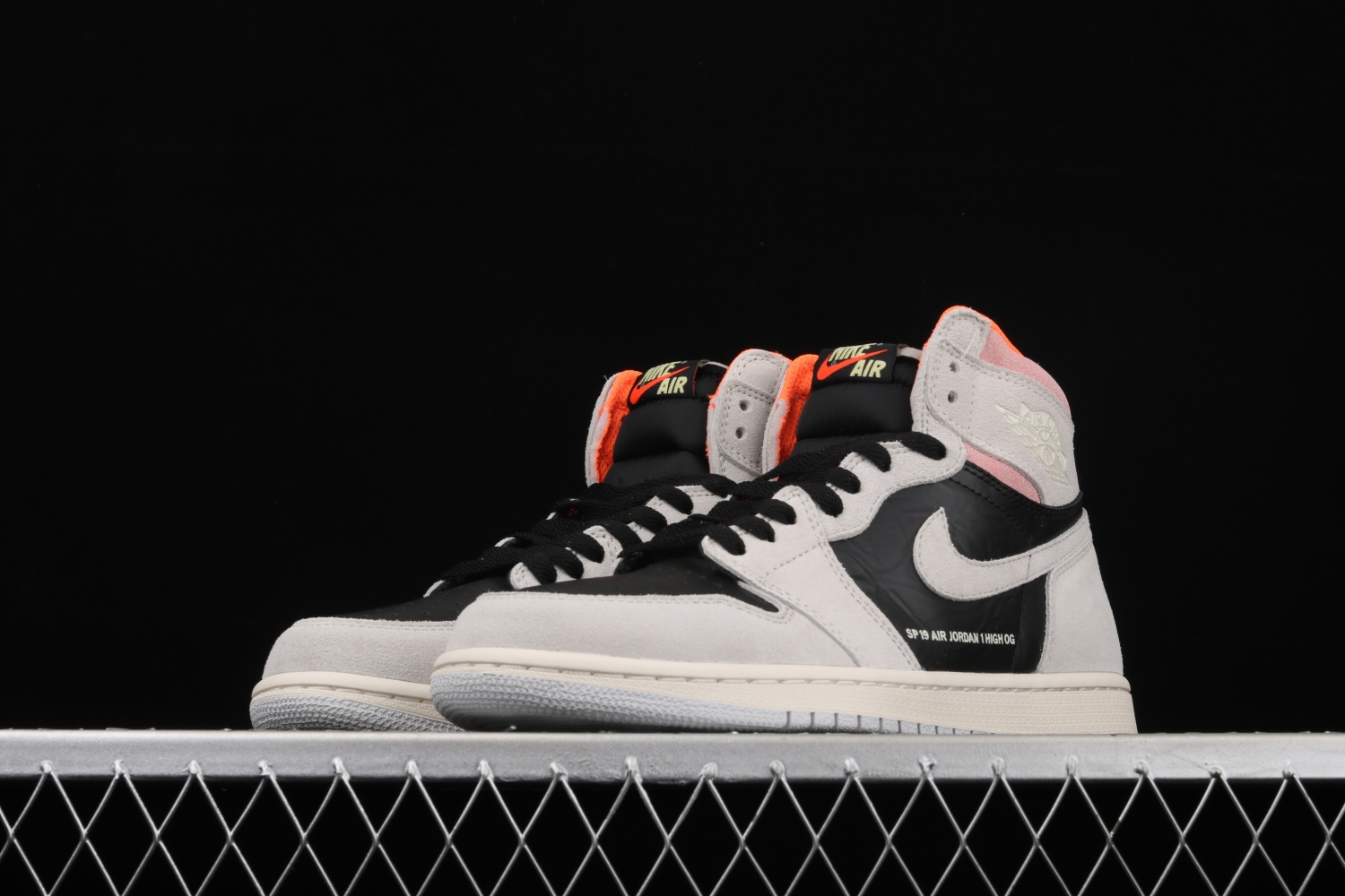 Jordan 1 Retro High Neutral Grey Hyper Crimson 555088-018