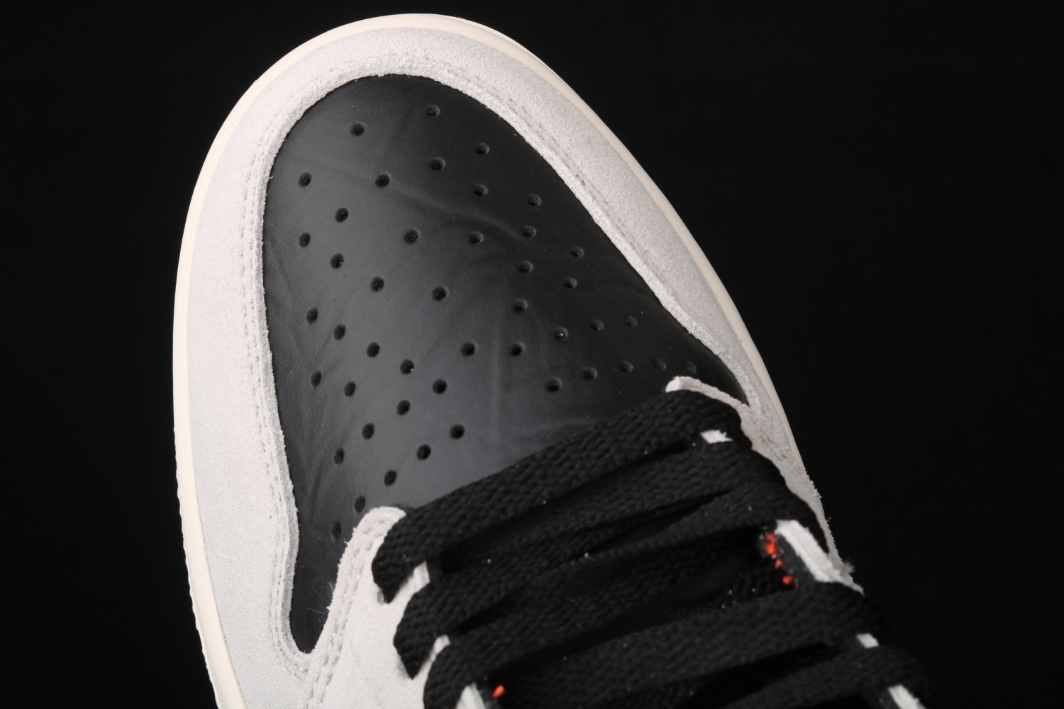 Jordan 1 Retro High Neutral Grey Hyper Crimson 555088-018