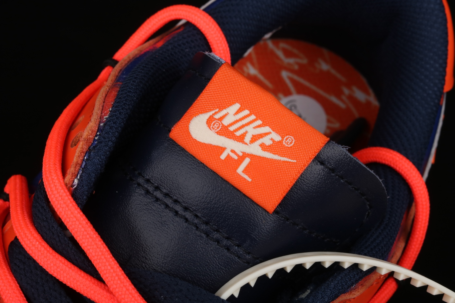 Dunk Low OFF-White x Futura xNike DD0856-801