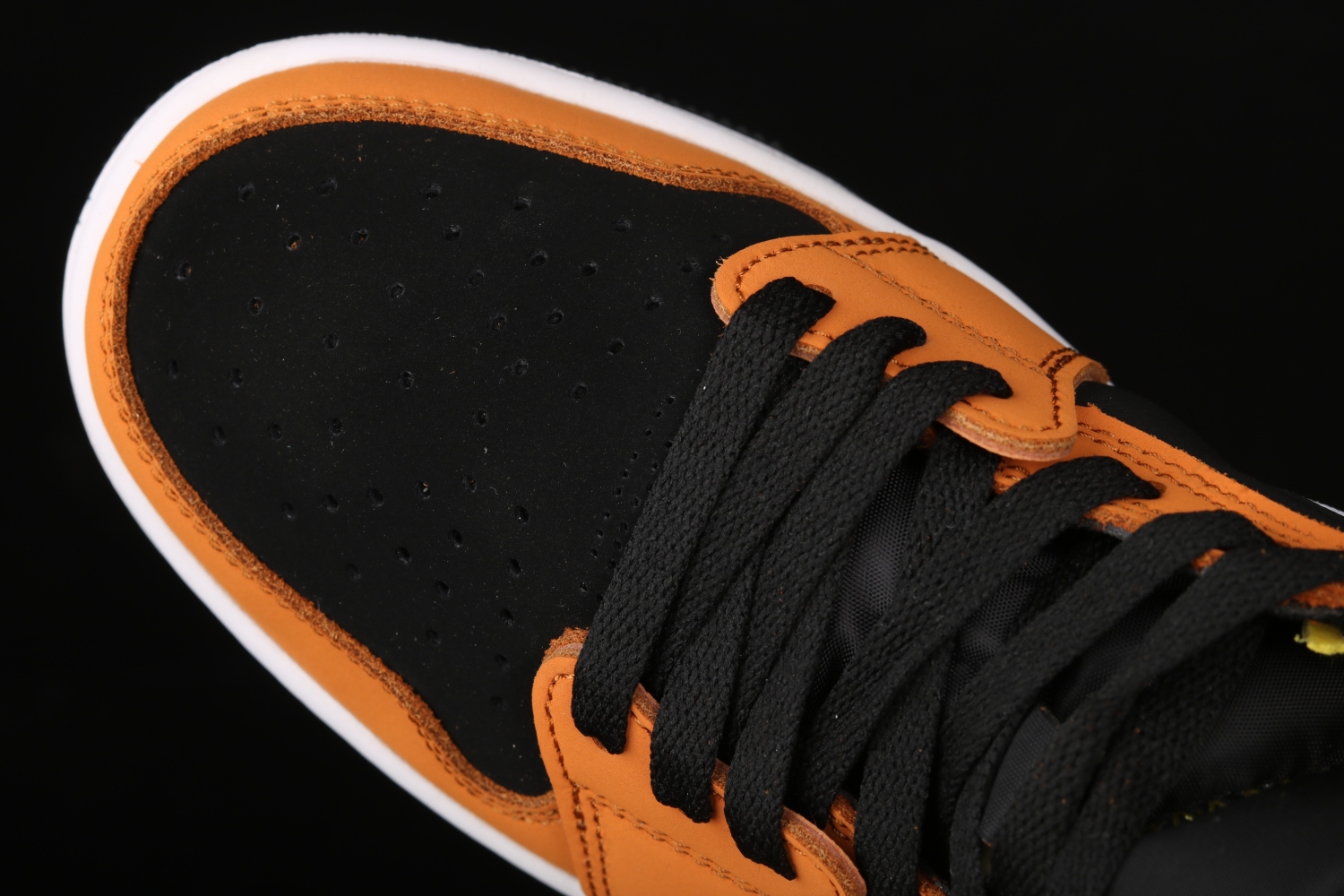 Jordan 1 High Zoom Air CMFT Black Monarch CT0978-002