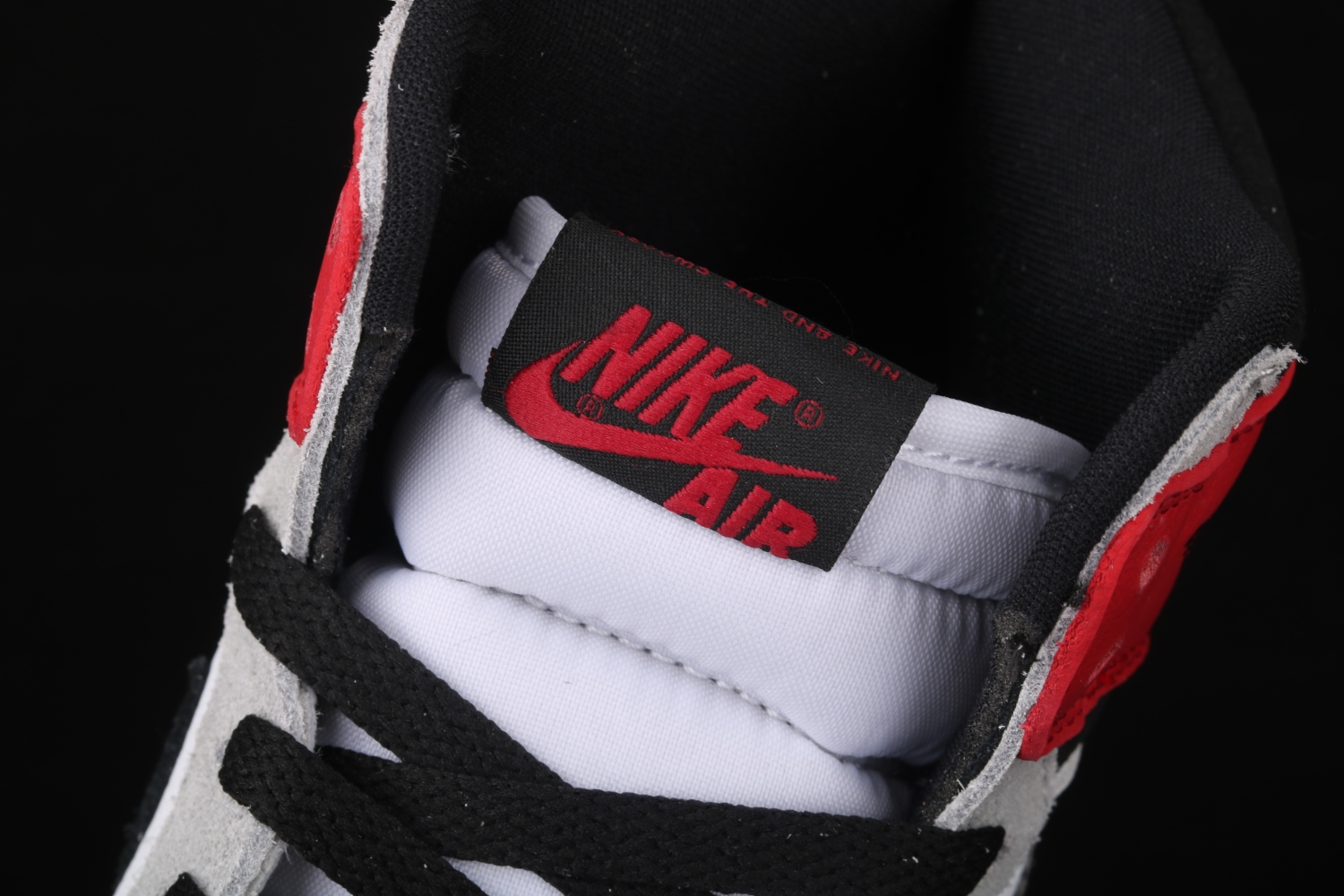 Jordan 1 Retro High Light Smoke Grey 555088-126