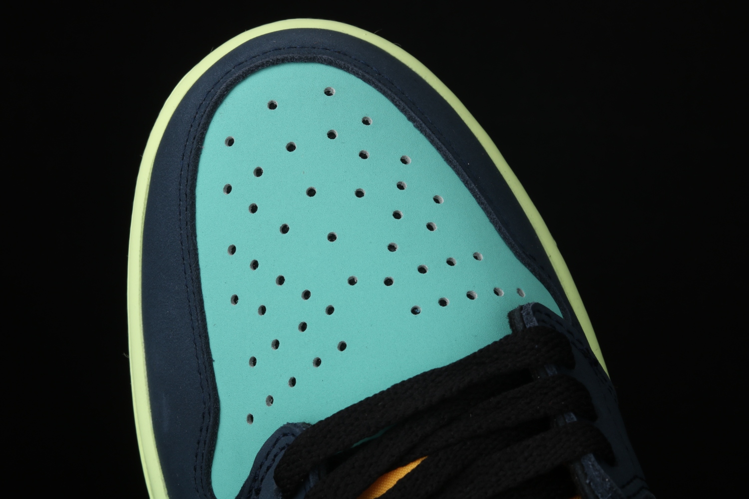 Jordan 1 Retro High Tokyo Bio Hack 555088-201
